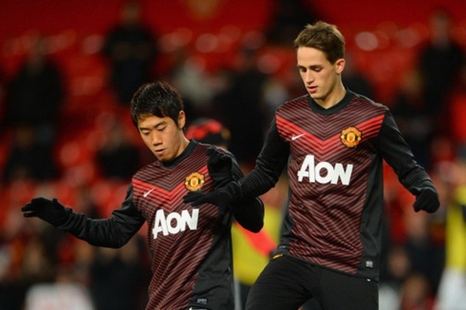 Kagawa và Januzaj xấu hổ muốn độn thổ sau khi bị "máy bay" bóc phốt